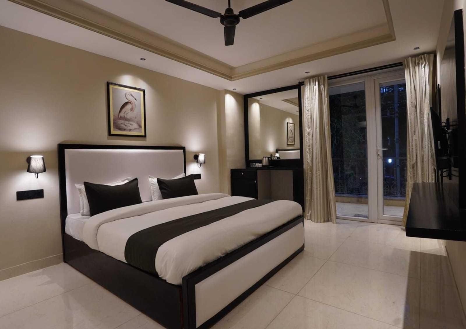 Hotel Ivy Plaza New Delhi Bagian luar foto