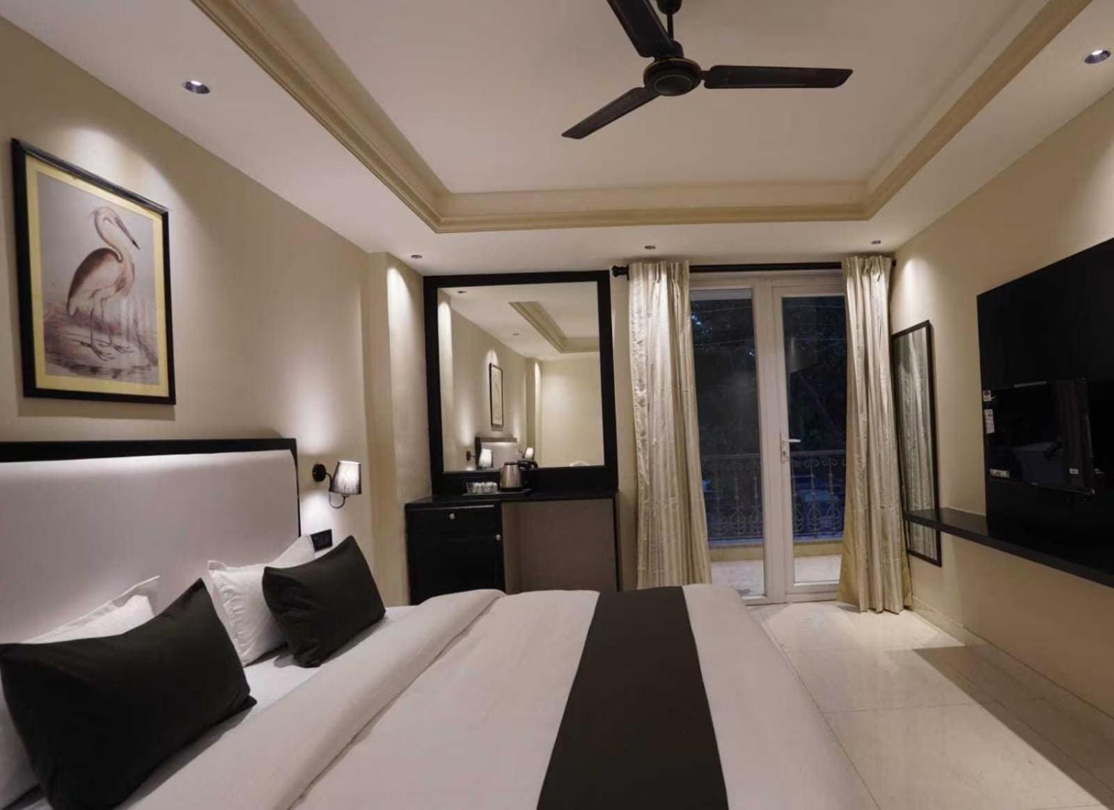 Hotel Ivy Plaza New Delhi Bagian luar foto