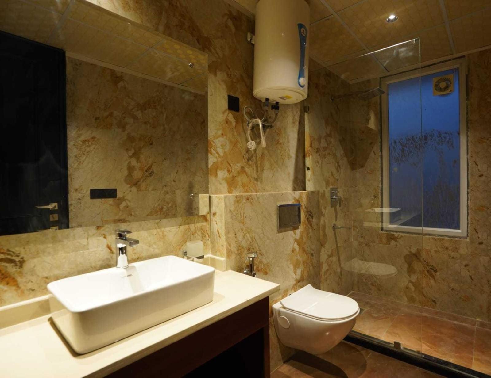 Hotel Ivy Plaza New Delhi Bagian luar foto